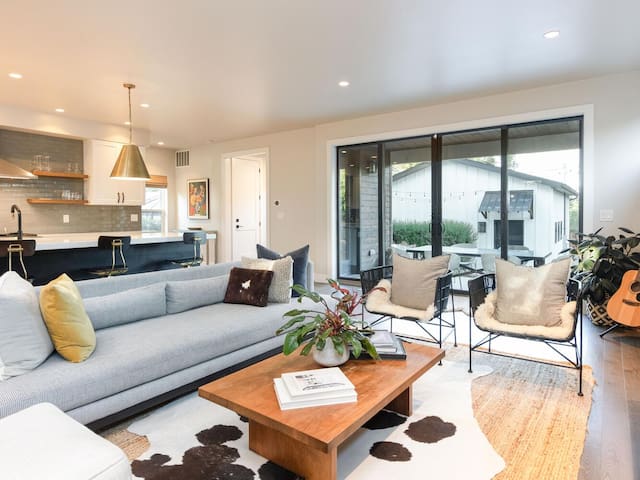 Stunning Interior Designer Home in Heart of Denver gallery image 2