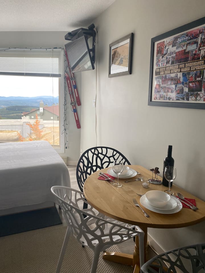 Affordable Ski-in/ski-out Studio At Big White - Big White Ski Resort, BC