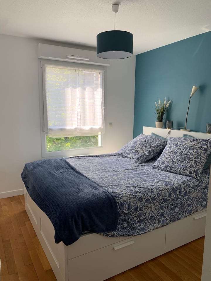 Mysigt sovrum med en 160x200-säng, i ett lugnt läge för en lugn natt