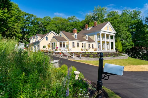 Emerson House Inn: Historic Home in Orland Village