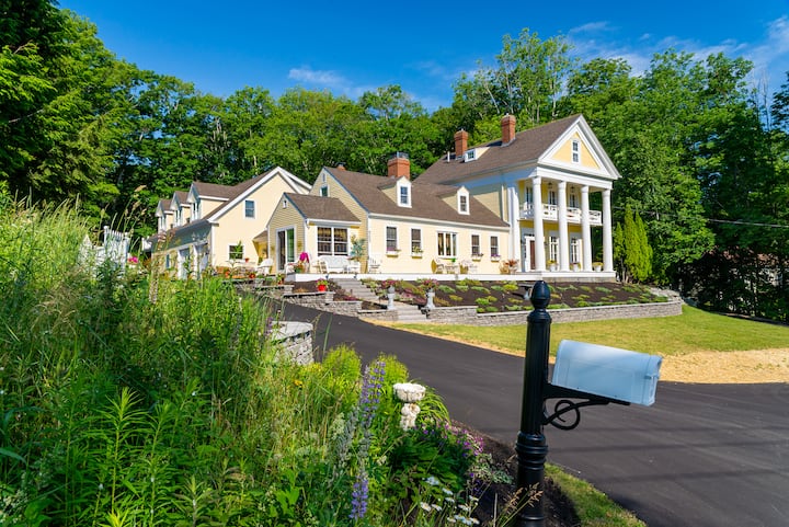Emerson House Inn: Historic Home in Orland Village