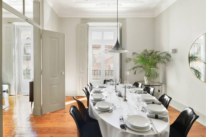 Big Stunning Apt – Best Possible Location – Chiado gallery image 2