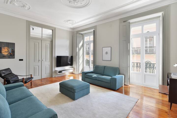 Big Stunning Apt – Best Possible Location – Chiado gallery image 4
