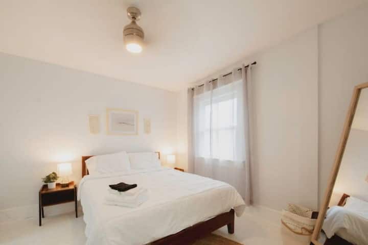 The Darling Suite is a private two bedroom suite with an ensuite Jack and Jill bathroom. Both bedrooms feature a 12" Queen size Zinus Green Tea Memory Foam mattress with soft, 400 thread count sheets, and flat screen smart TVs.