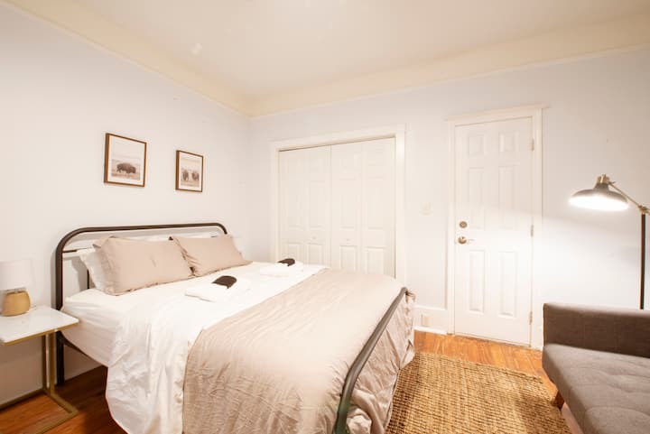 The Good Vibes Suite is a private two bedroom suite with an ensuite Jack and Jill bathroom, and a convertible sofa. Both bedrooms feature a 12" Queen size Zinus Green Tea Memory Foam mattress with soft, 400 thread count sheets, and smart TVs.