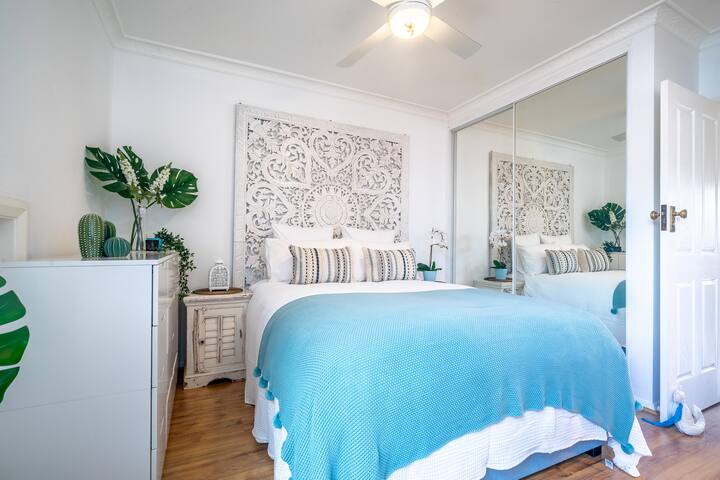 Bondi Boho House – Jacuzzi Pool/Spa & Parking gallery image 2