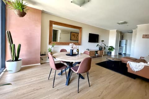 Top performing Airbnb: Carpark, Pool, Gym, WiFi: Amazing Central Location in Southbank