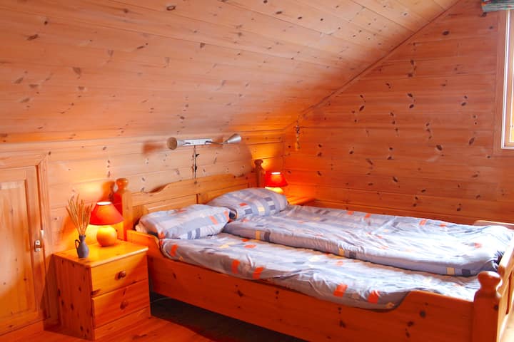Segundo dormitorio en el piso superior