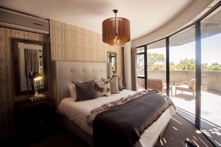 Casa Verde-Lux family apartment in Camps Bay gallery image 4