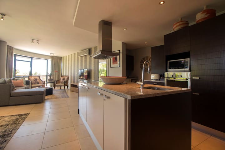Casa Verde-Lux family apartment in Camps Bay gallery image 2