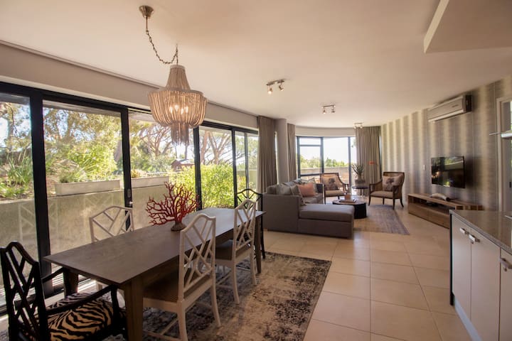 Casa Verde-Lux family apartment in Camps Bay