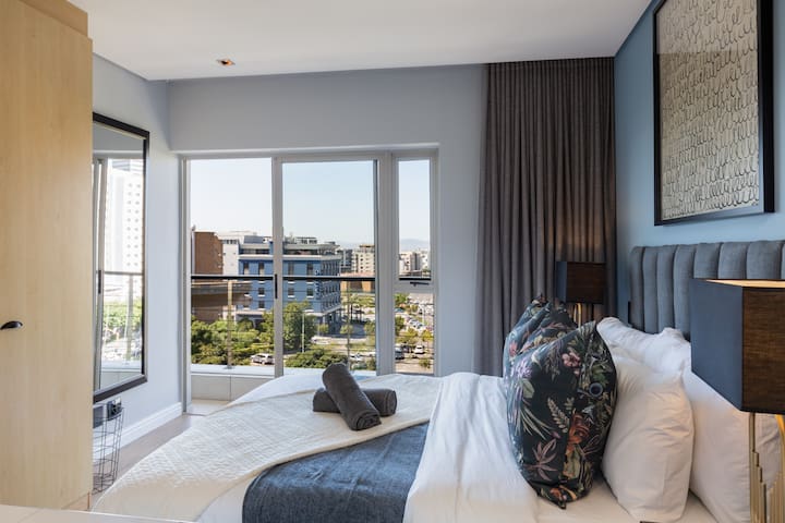 Harbouredge Walk to V and A Waterfront and CTICC gallery image 2