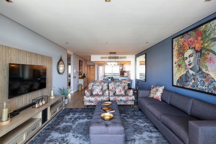 Harbouredge Walk to V and A Waterfront and CTICC