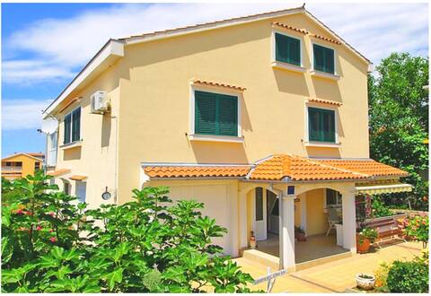 Bedroom with terrace -200m from the sea