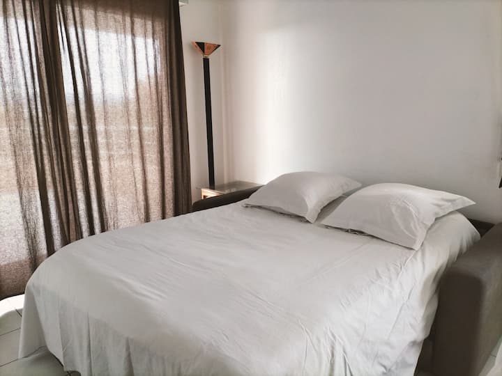 el sofá cama de la sala de estar en 140
