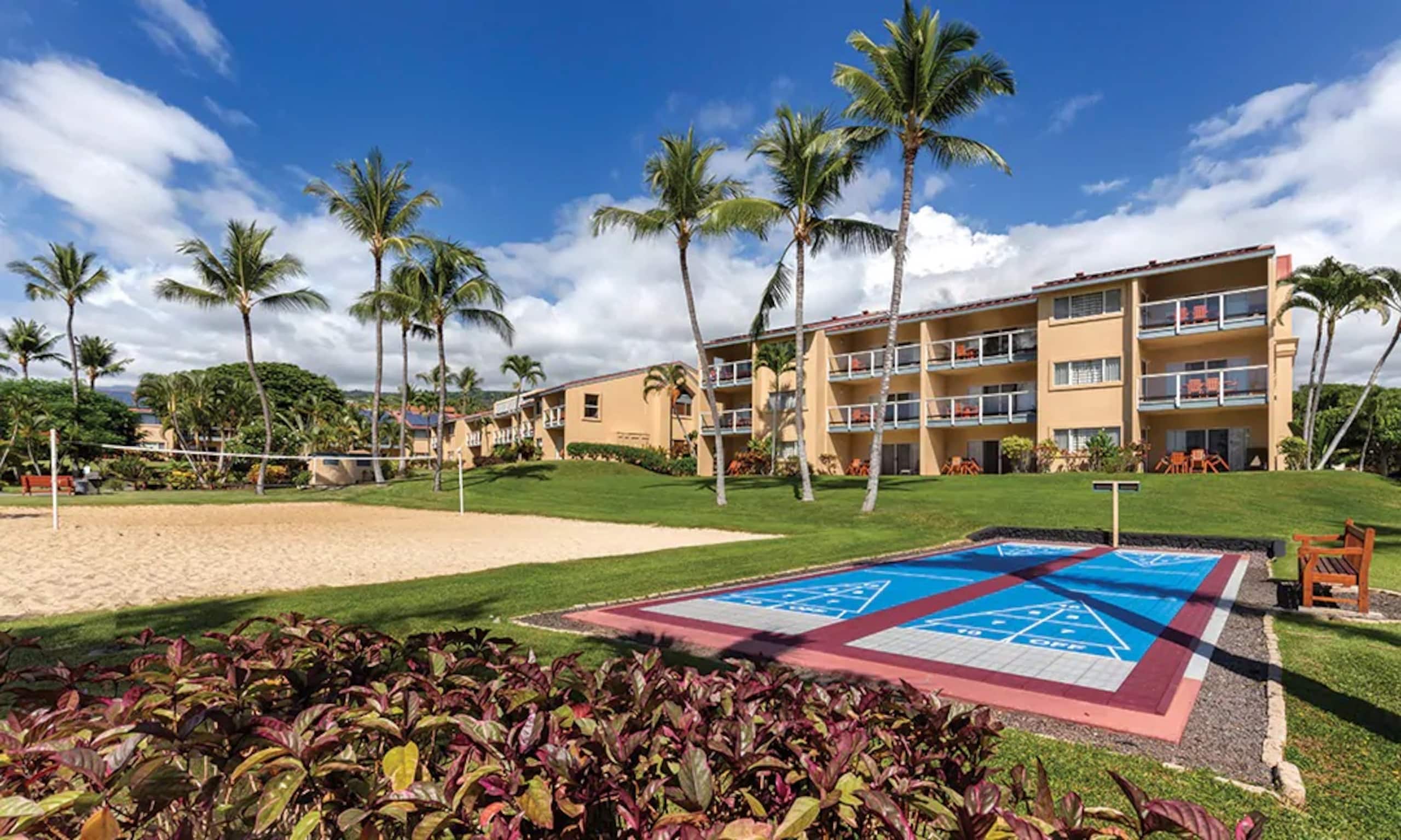 Condo in Kailua-Kona · ★4.83 · 1 bedroom · 2 beds · 1 shared bath - Image 9