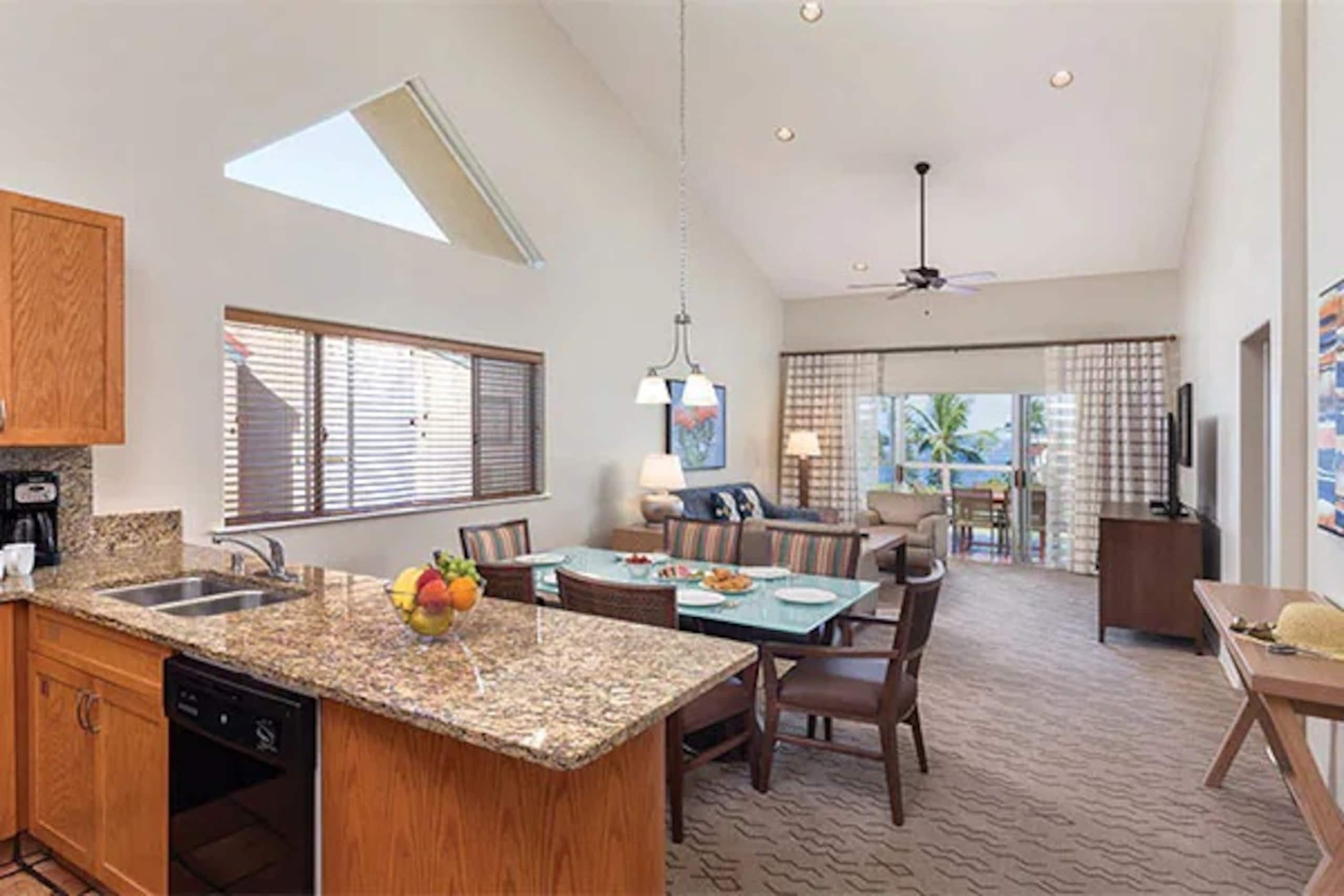 Condo in Kailua-Kona · ★4.83 · 1 bedroom · 2 beds · 1 shared bath - Image 29