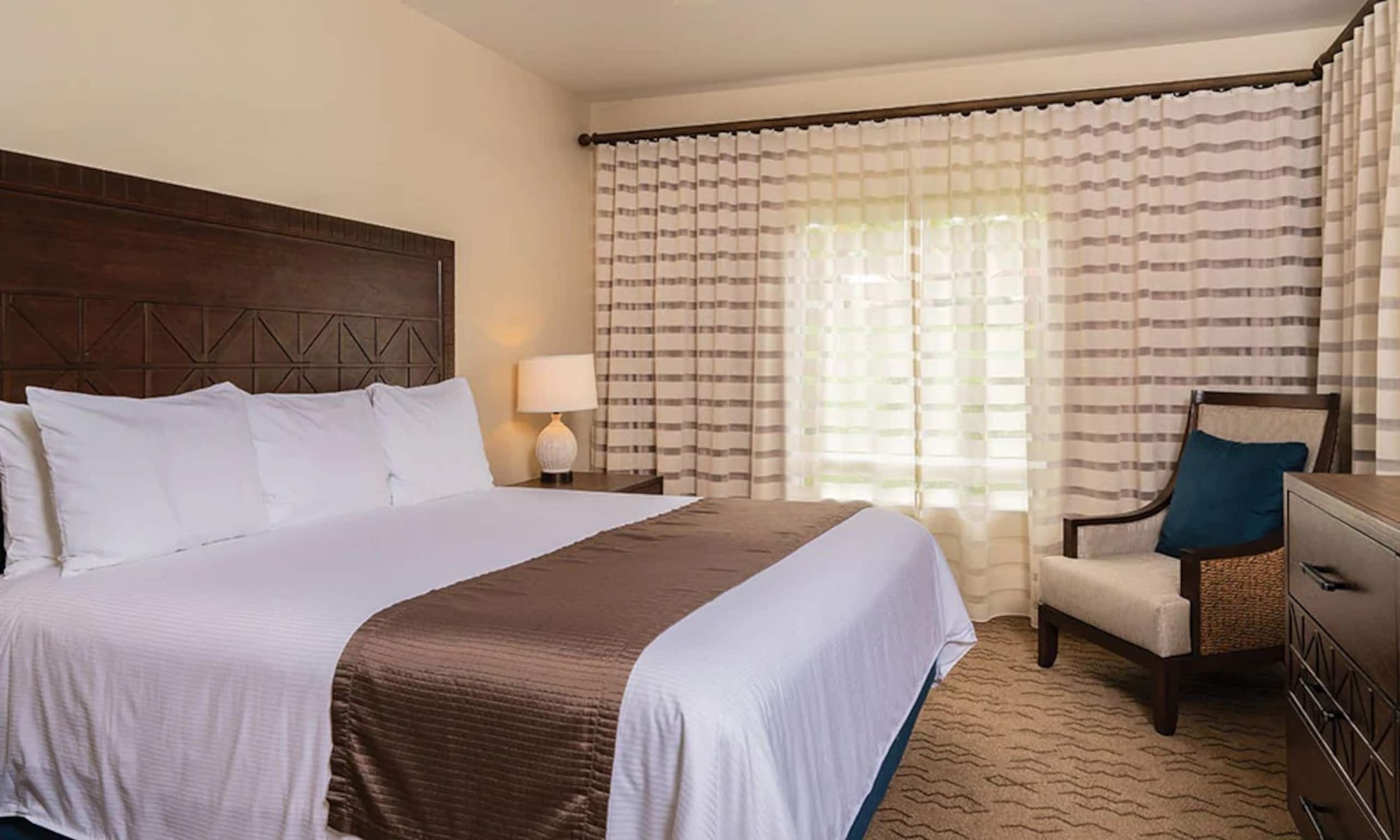 Condo in Kailua-Kona · ★4.83 · 1 bedroom · 2 beds · 1 shared bath - Image 12