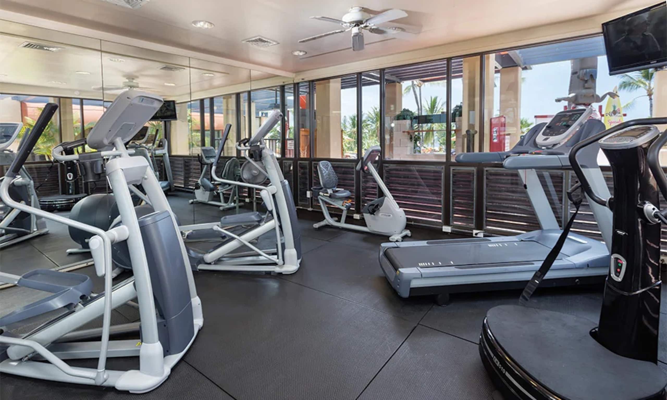 Condo in Kailua-Kona · ★4.83 · 1 bedroom · 2 beds · 1 shared bath - Image 14