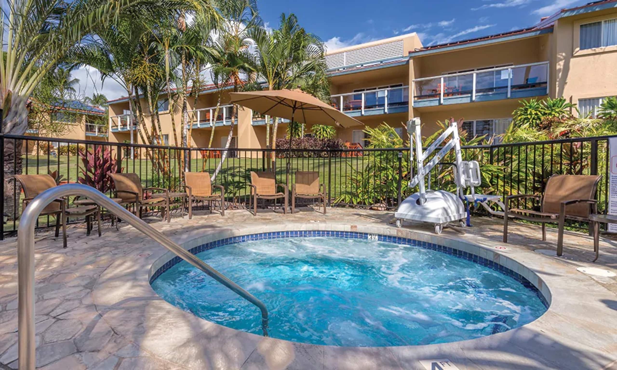 Condo in Kailua-Kona · ★4.83 · 1 bedroom · 2 beds · 1 shared bath - Image 26