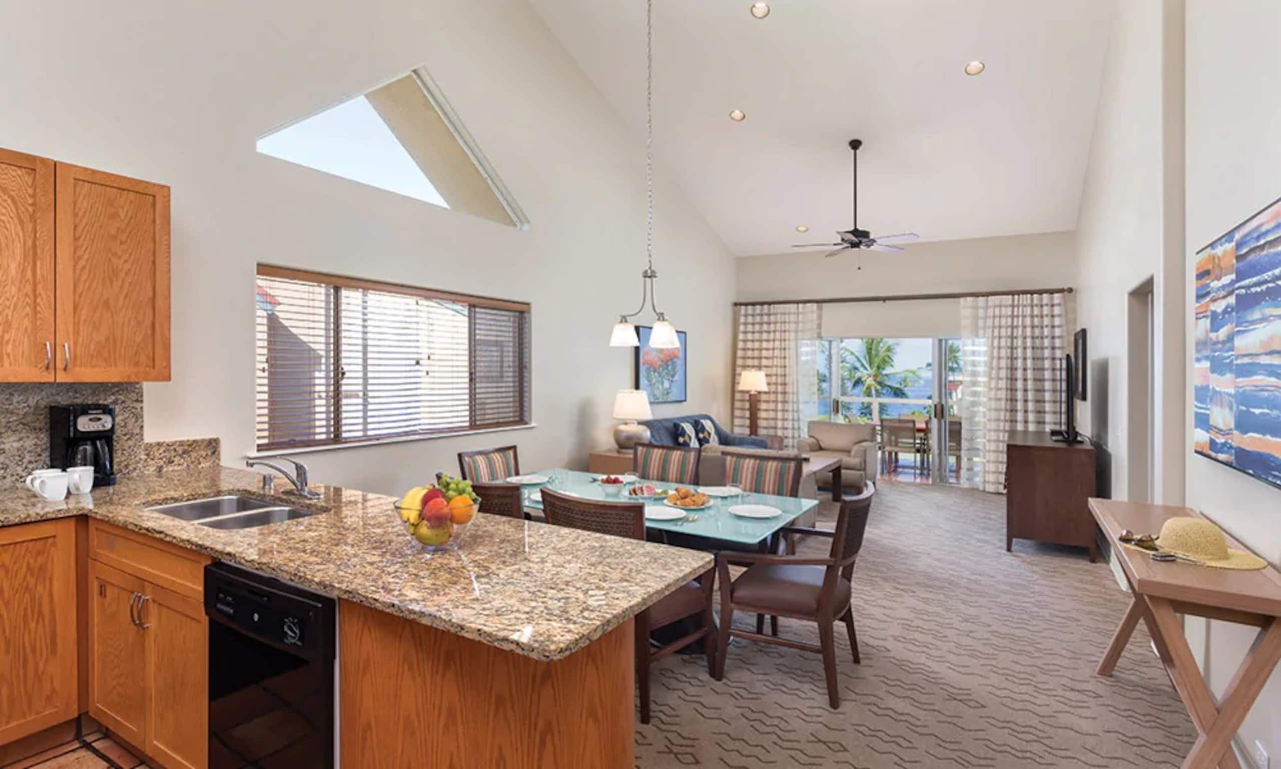 Condo in Kailua-Kona · ★4.83 · 1 bedroom · 2 beds · 1 shared bath - Image 25