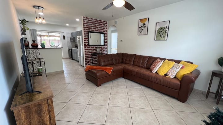 Spacious Home By The Bay Fast Wi-fi & Coffee - Cutler Bay, FL