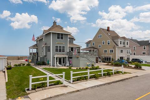 Beautiful beach-front 4 bed, 2.5 baths available