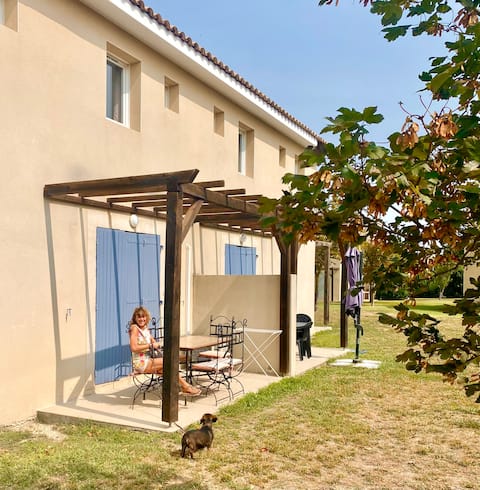 Air-conditioned 6p cottage +communal pool May/October