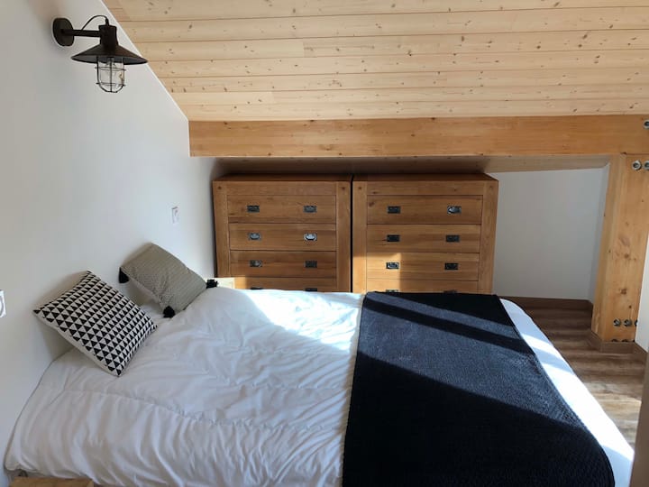 Tweepersoonskamer met balkon (uitzicht op gehucht en Crey)