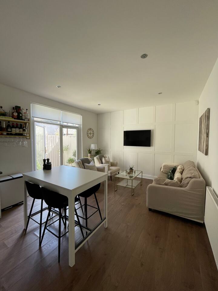 Bright & spacious flat in the heart of Cardiff Condominiums for Rent