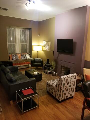 Big home, 3 floors, good 4 families – 2,800 sqft gallery image 4