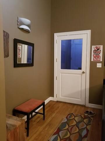 Big home, 3 floors, good 4 families – 2,800 sqft gallery image 3