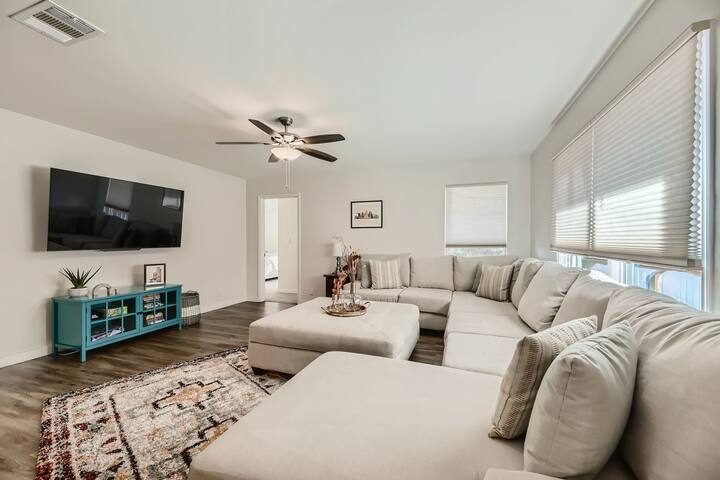 Stunning 4 bedroom private house with POOL! gallery image 4