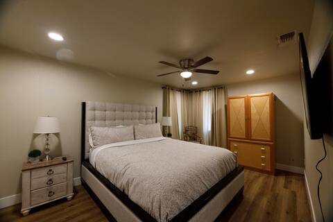 Retreat 5 bed 4 rooms 3.8 mi. from Redding Airport