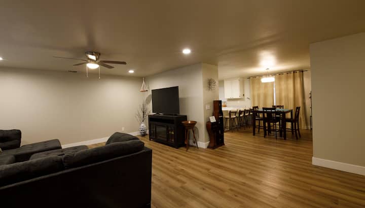 Retreat 5 Bed 4 Rooms 3.8 Mi. From Redding Airport - Lake California