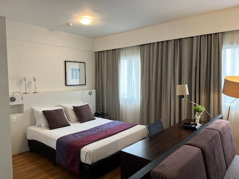 Flat with a kitchen area in the heart of Alphaville.