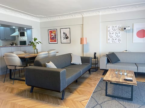 stylish apartment with sea view . . .