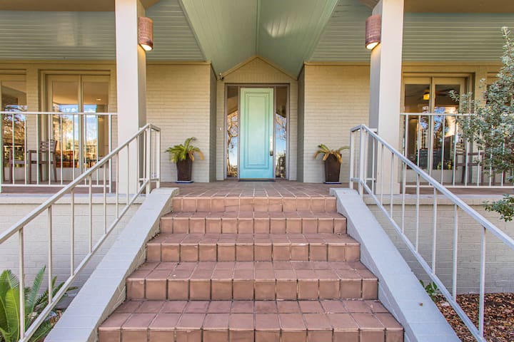 Hidden Gem in West Lake/Austin gallery image 4