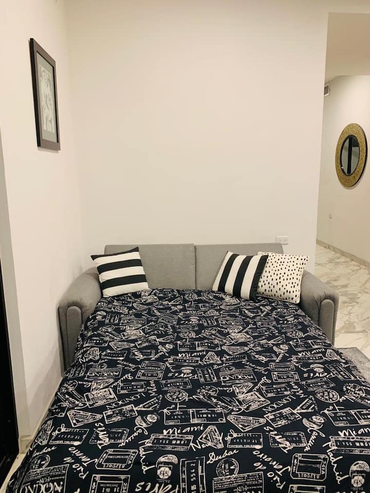 Rozkladacia pohovka na prízemí s výhľadom na bazén 