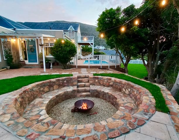 Welcome to a family paradise! Pool, garden, pets