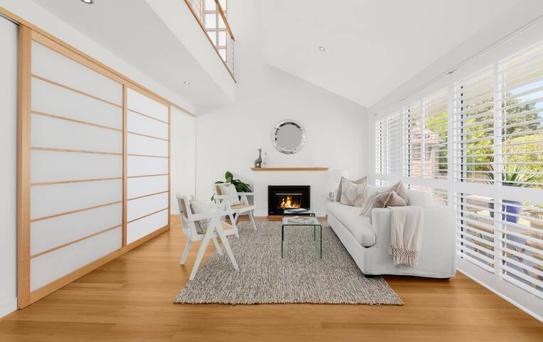 Endless Views in Family Home with Pool gallery image 4