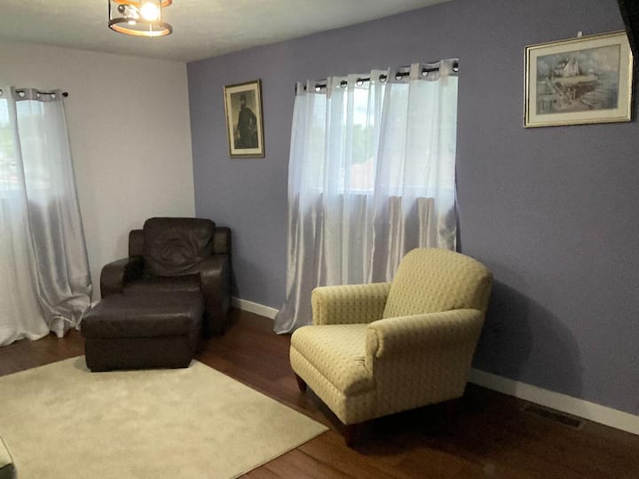 Cheerful 3 Bedroom Home With Patio. - Lexington, VA