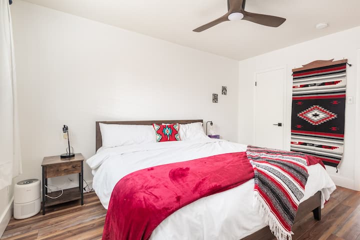 Საძინებელი 1 - ძირითადი საძინებელი - საწოლი დიდი ზომის 