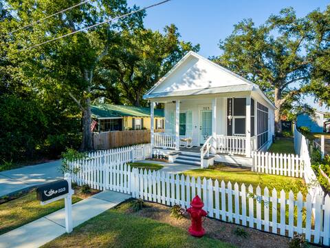 The Freebird Cottage - A Bay St. Louis Favorite