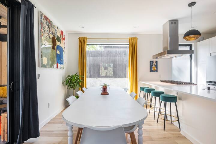 Large Private Modern House in Hip East ATX gallery image 4