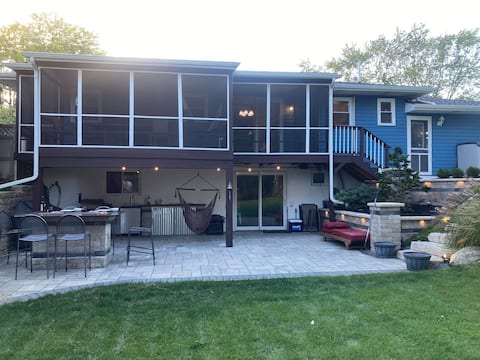 Quaint Relaxing Vacation Home with a Lake View