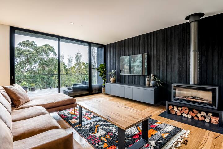 The Charred House. Prime Lorne Location gallery image 4