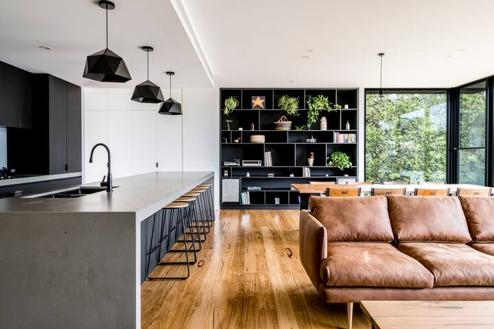 The Charred House. Prime Lorne Location gallery image 5