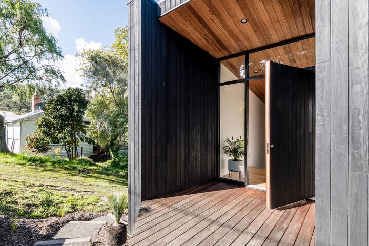 The Charred House. Prime Lorne Location gallery image 3