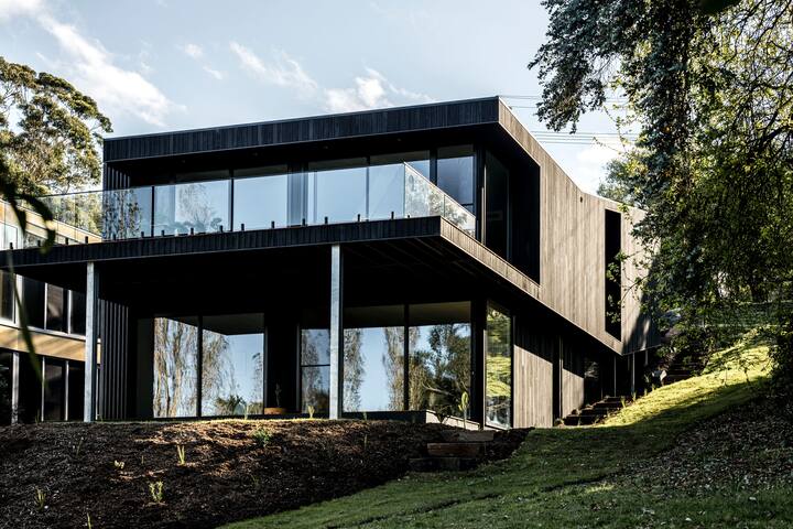 The Charred House. Prime Lorne Location gallery image 2